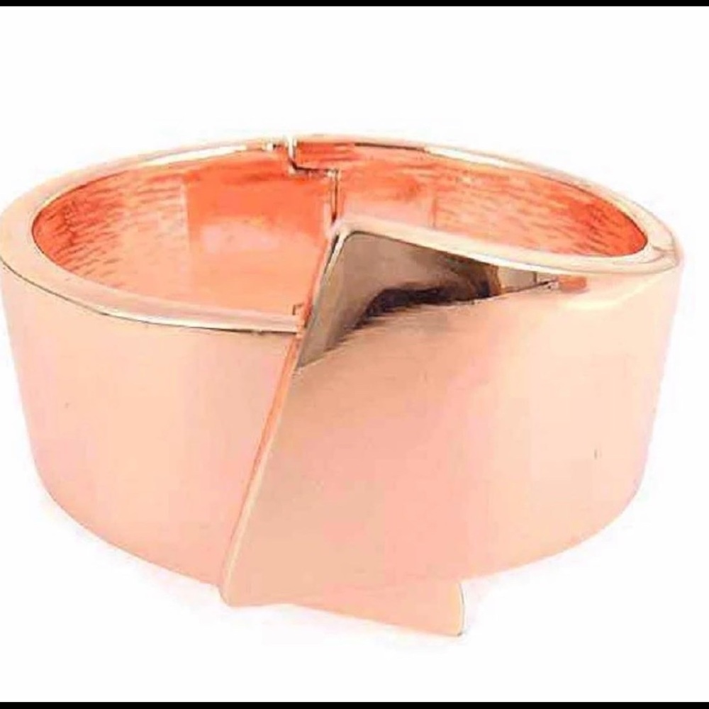 This is a rose gold cuff bangle!!